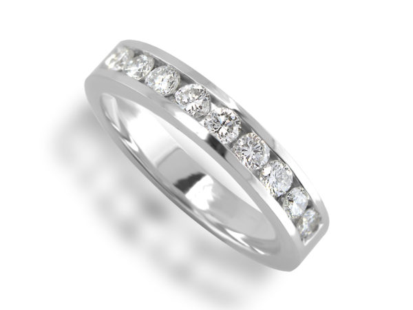 Shared Prong 0.25 Carat Diamond Band In 18K Rose Gold