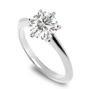 Engagement solitaire modern cenr diamond ring